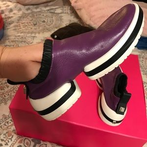 Stuart Weitzman size 6 sneakers. Extremely comfortable!!!! Like new.